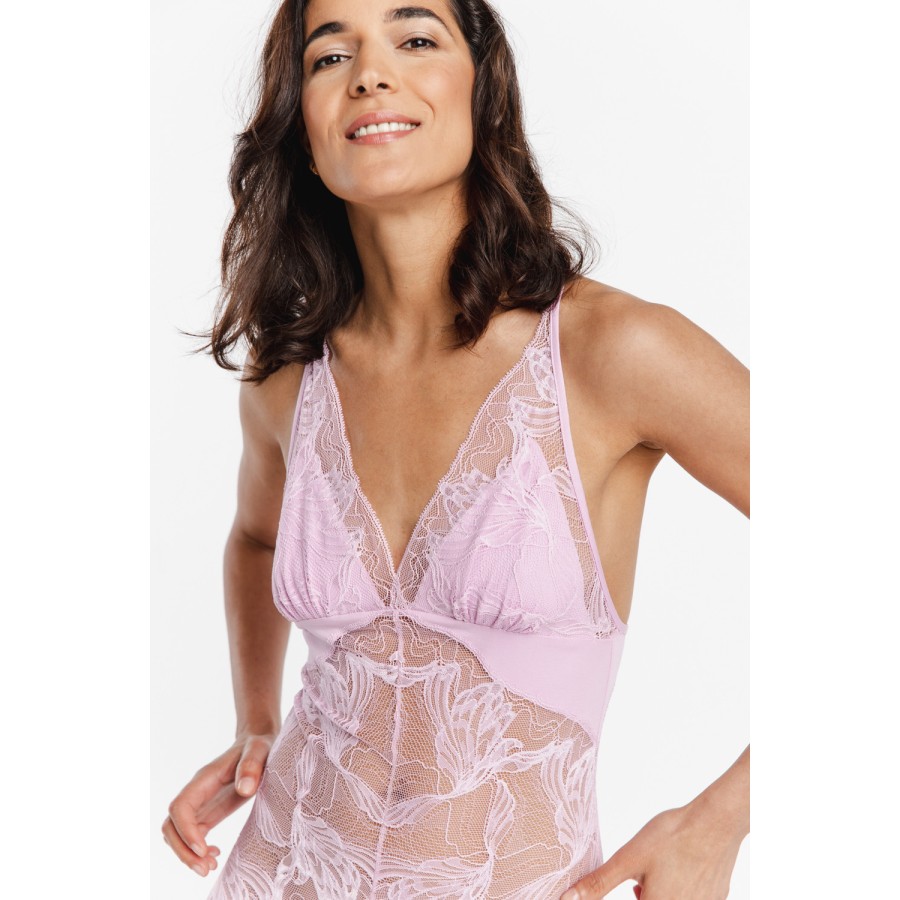 Detalle encaje transparente camisón micromodal